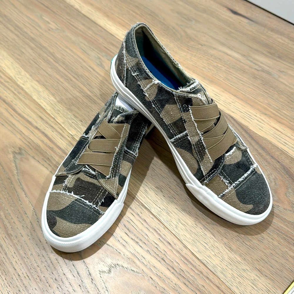 Cano Blowfish Malibu Canvas Shoes Size 8